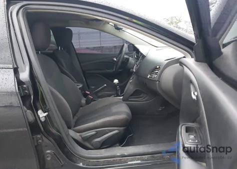 2015 Dodge Dart Sxt z USA, uszkodzony, nr VIN 1C3CDFBB6FD119051